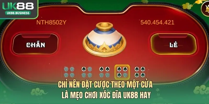 Chỉ nên đặt cược theo một cửa là mẹo chơi Xóc Đĩa UK88 hay